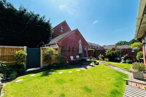 4 bedroom detached house for sale, Bucklow Gardens, Lymm, WA13