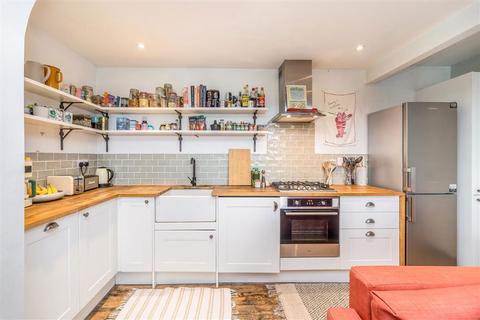 2 bedroom flat for sale, Eglinton Hill, London SE18