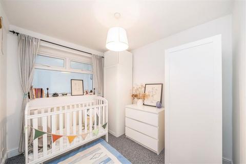 2 bedroom flat for sale, Eglinton Hill, London SE18