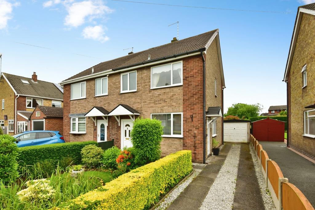3 bedroom semi-detached house for sale