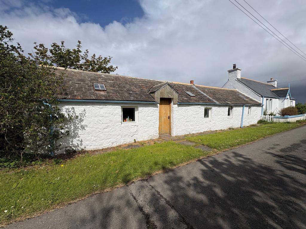 1 bedroom property with land for sale