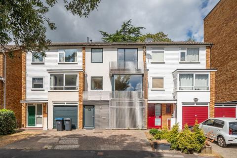 Savona Close, Wimbledon Village, London, SW19