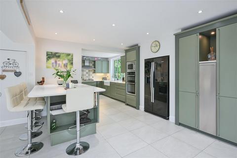 5 bedroom detached house for sale, The Chase, Kingswood
