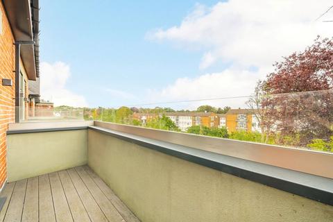 2 bedroom flat for sale, Chinbrook Road, London