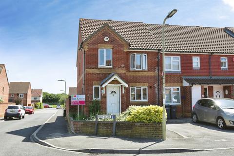 3 bedroom end of terrace house for sale, Helm Close, Gosport