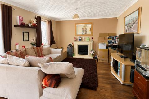 3 bedroom end of terrace house for sale, Helm Close, Gosport