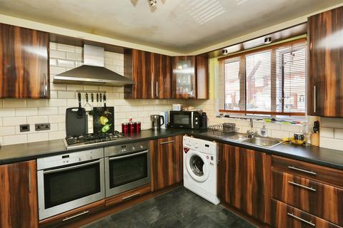 3 bedroom end of terrace house for sale, Helm Close, Gosport