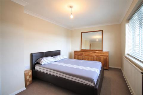 2 bedroom semi-detached house to rent, Brabazon Road, Heston TW5