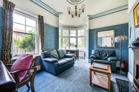 4 bedroom semi-detached house for sale, Richmond Road, Barnet