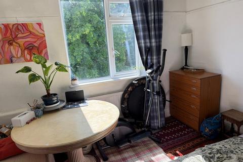 2 bedroom flat for sale, 7 Marley Croft, Moor Lane, Staines-upon-Thames, Middlesex