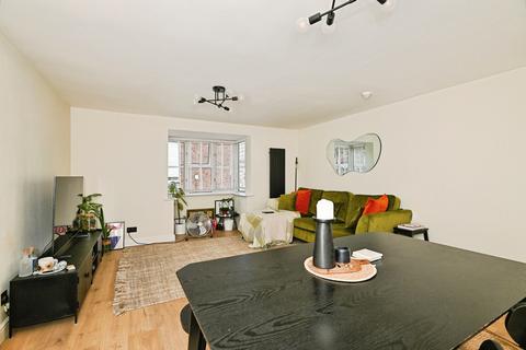 1 bedroom flat for sale, Darwin Court, ROCHESTER, Kent, ME1