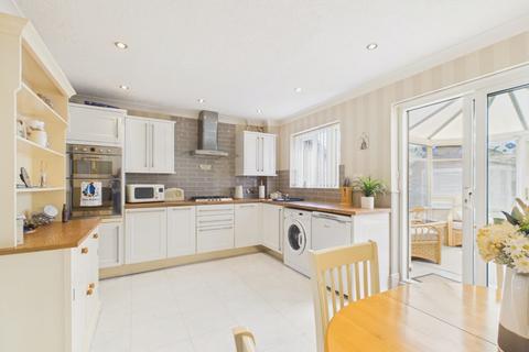 2 bedroom semi-detached house for sale, Whitethorn Way, Hull, East Riding of Yorkshire, HU8 0JF