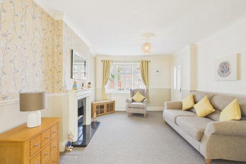 2 bedroom semi-detached house for sale, Whitethorn Way, Hull, East Riding of Yorkshire, HU8 0JF
