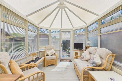 2 bedroom semi-detached house for sale, Whitethorn Way, Hull, East Riding of Yorkshire, HU8 0JF