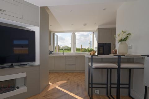 undefined, Sunset Drive, Havering-atte-bower, RM4