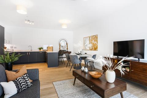 2 bedroom flat to rent, Station Avenue, Walton-on-Thames, Surrey, KT12