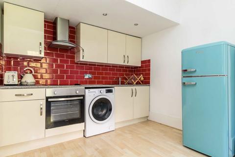 2 bedroom flat to rent, Hazellville Road, London N19