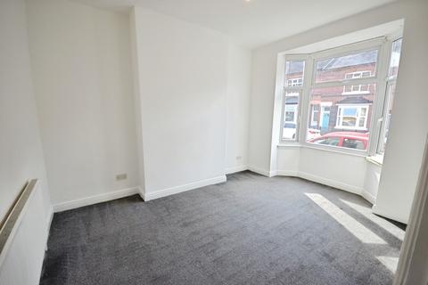 3 bedroom terraced house to rent, Dulverton Road, Leicester LE3