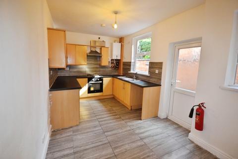 3 bedroom terraced house to rent, Dulverton Road, Leicester LE3
