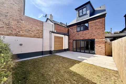 4 bedroom detached house for sale, Chalice Close, Ashley Cross