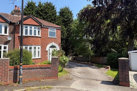 3 bedroom semi-detached house to rent, Bradwell Avenue, Stretford