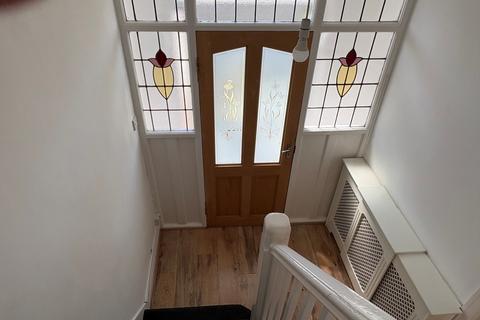 3 bedroom semi-detached house to rent, Bradwell Avenue, Stretford