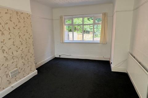 3 bedroom semi-detached house to rent, Bradwell Avenue, Stretford