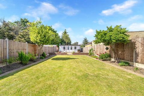 5 bedroom end of terrace house for sale, Dawlish Drive, Seven Kings