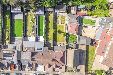 5 bedroom end of terrace house for sale, Dawlish Drive, Seven Kings