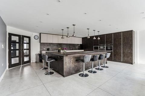 4 bedroom chalet for sale, The Roughs, Northwood HA6