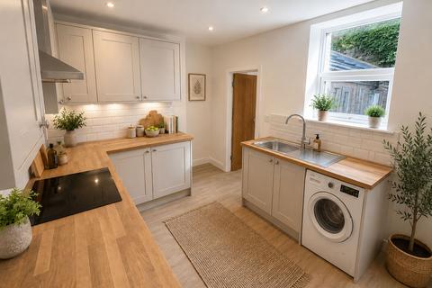3 bedroom semi-detached house to rent, Gladstone Street, Abertillery, NP13