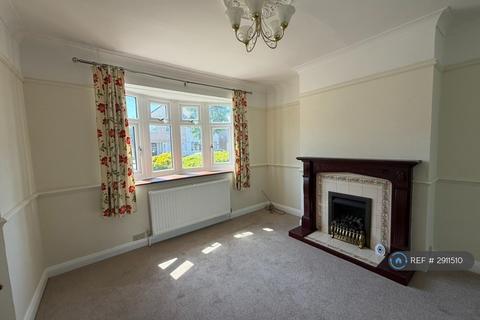 3 bedroom semi-detached house to rent, Larchwood Avenue, Romford, RM5