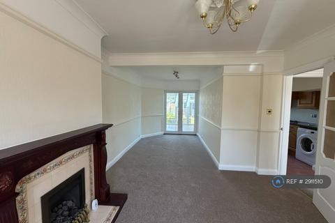 3 bedroom semi-detached house to rent, Larchwood Avenue, Romford, RM5