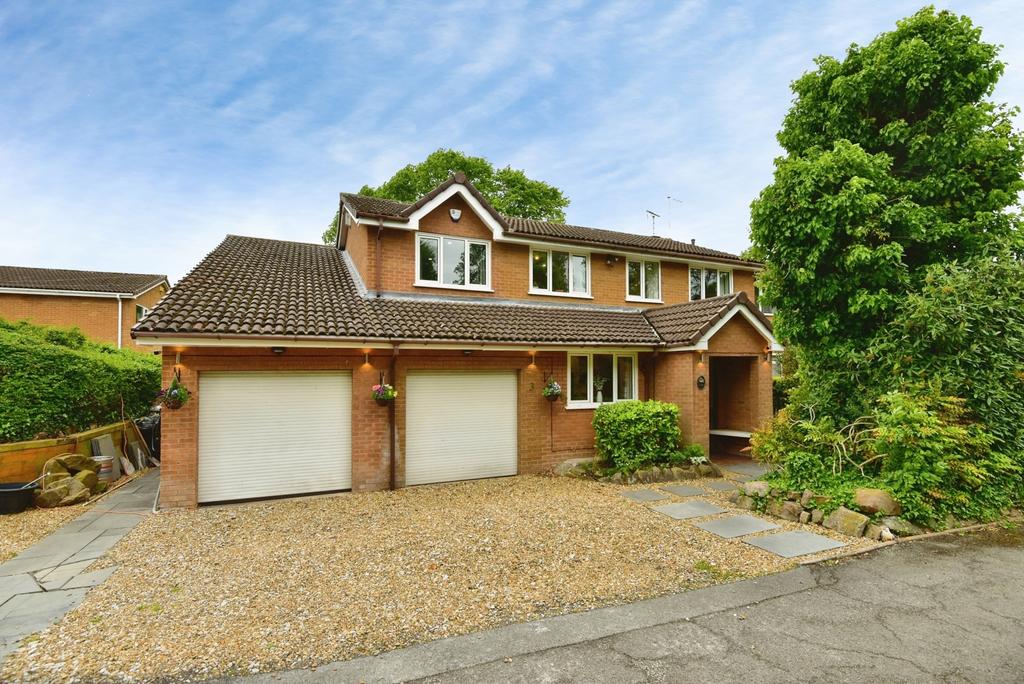 6 bedroom detached house for sale