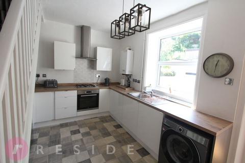 2 bedroom end of terrace house for sale, Edenfield Road, Rochdale OL11