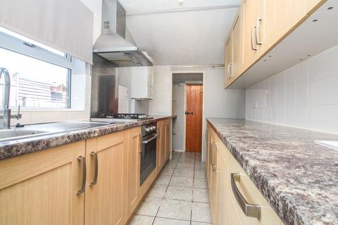2 bedroom semi-detached house to rent, Fenlake Road, Bedford MK42
