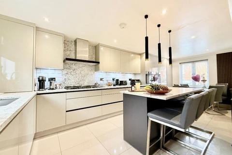 6 bedroom semi-detached house for sale, Morgan Close, Luton, LU4