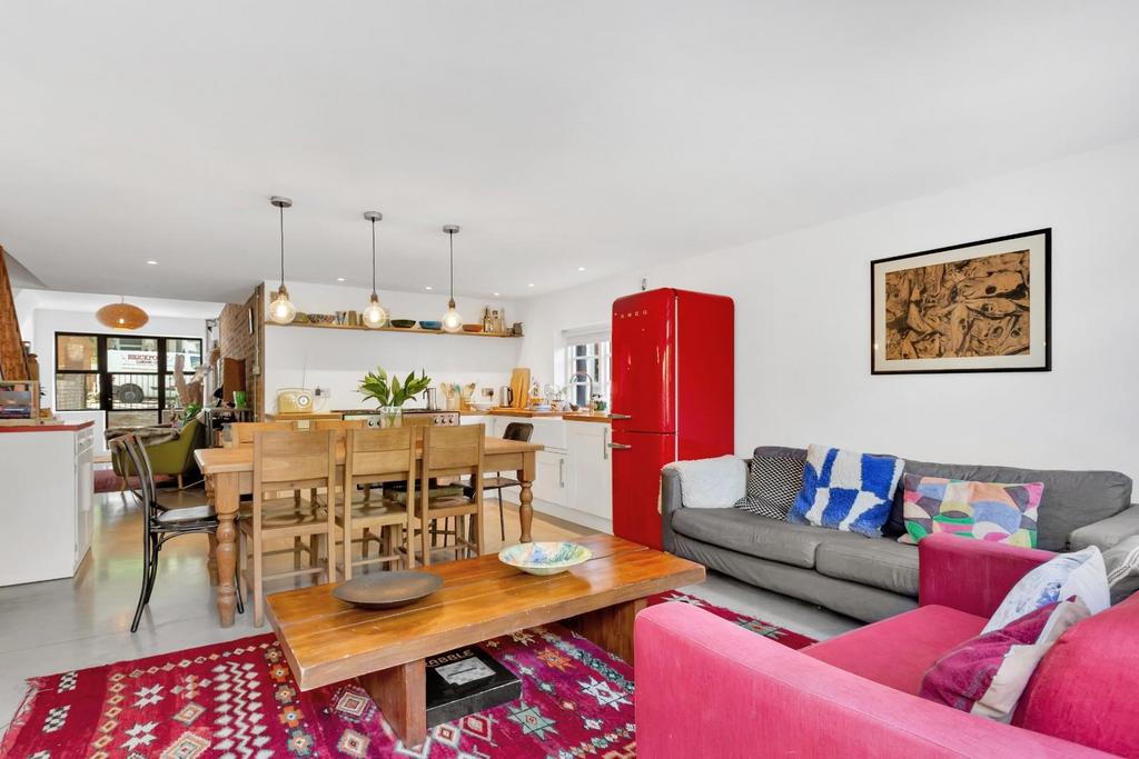 Kitchen/diner/sitting area