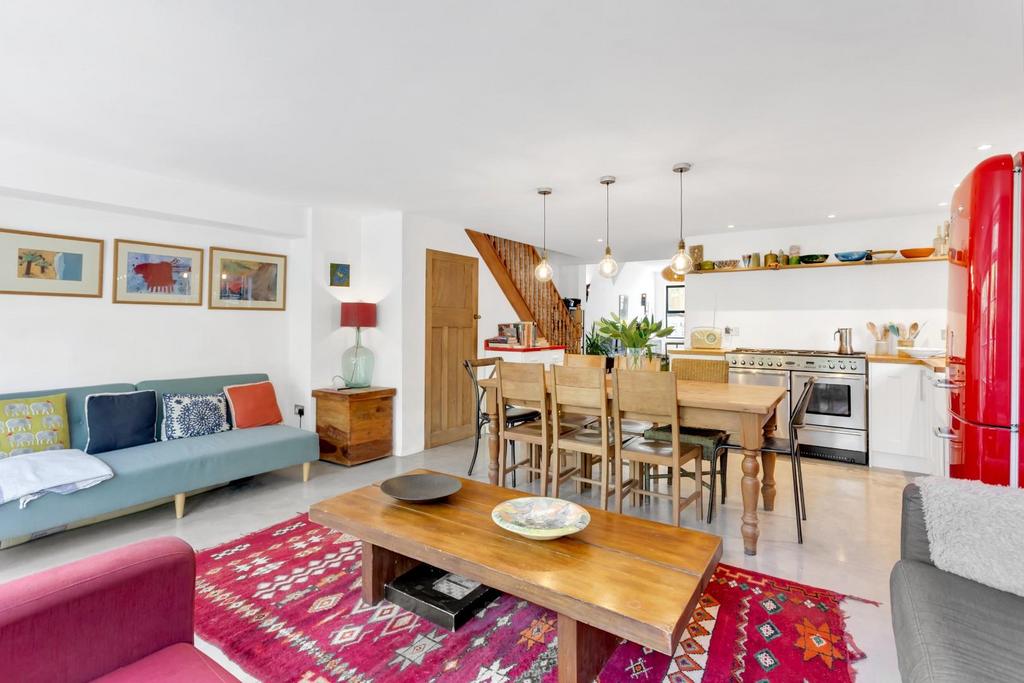 Kitchen/diner/sitting area