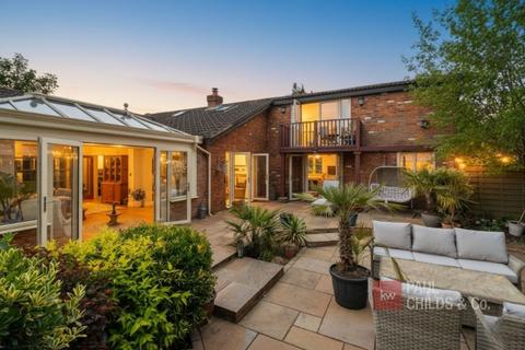 4 bedroom bungalow for sale, The Conifers, Maidenhead, SL6