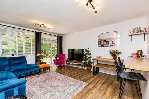 2 bedroom ground floor flat for sale, Ifield Drive, Crawley