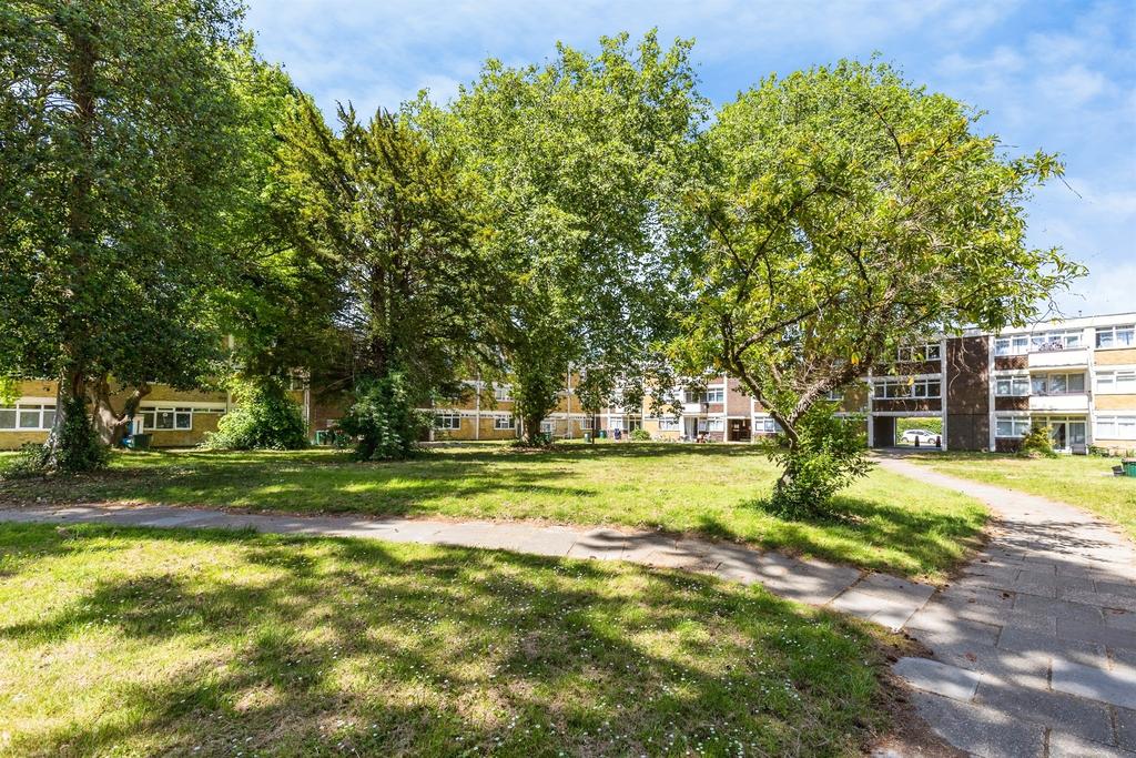 Ifield Drive, Crawley - View 3