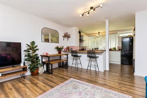 2 bedroom ground floor flat for sale, Ifield Drive, Crawley