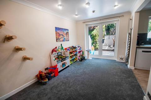 4 bedroom townhouse for sale, Lowther Close, Manchester M25