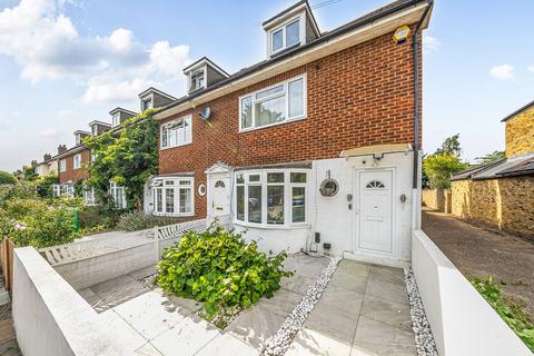 Lock Road, Richmond, TW10
