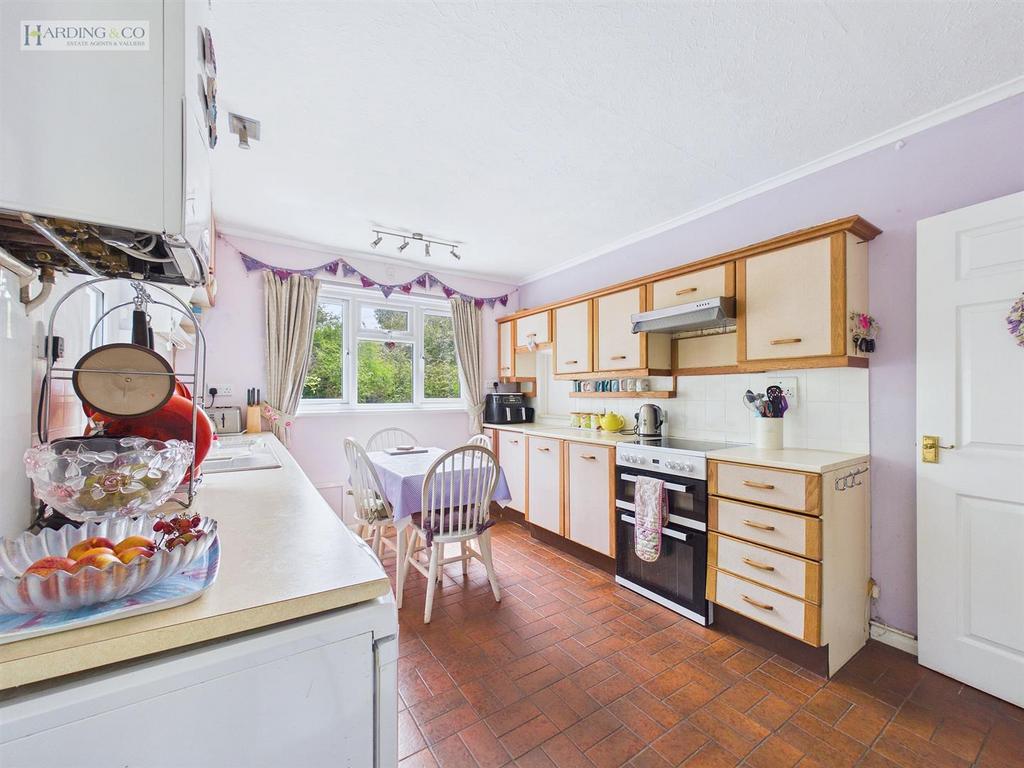 Kitchen (2).jpg