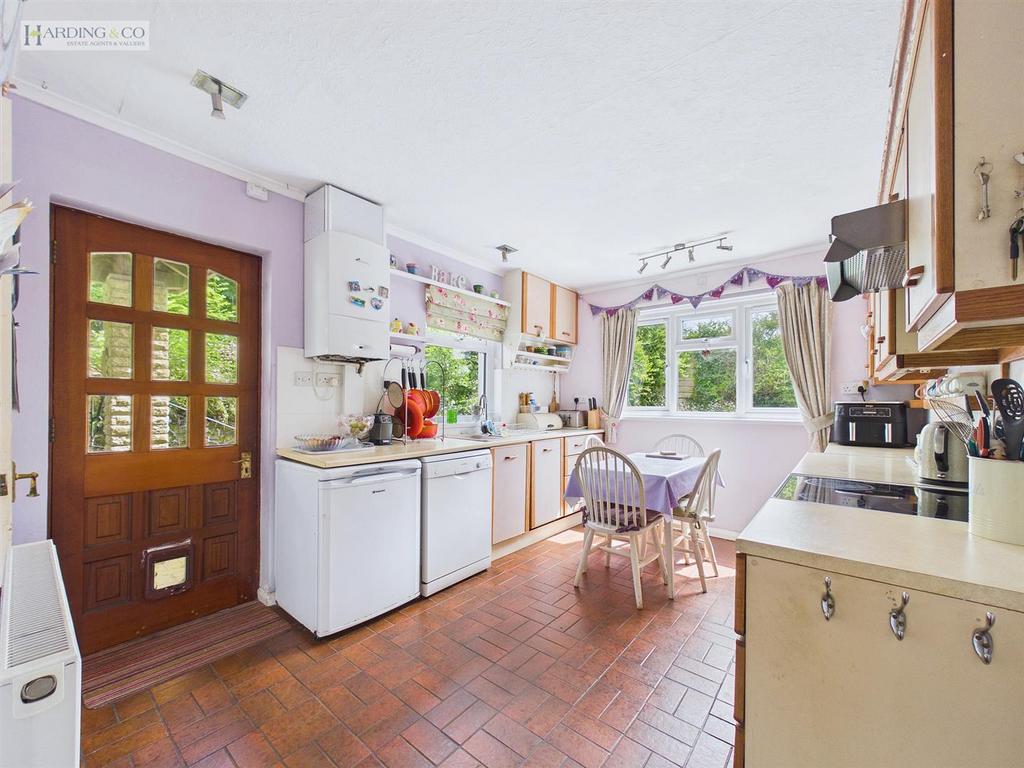 Kitchen (1).jpg