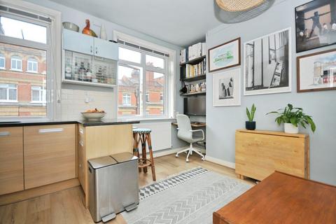 1 bedroom flat for sale, Peabody Buildings, Rosendale Road, Herne Hill, London, SE24
