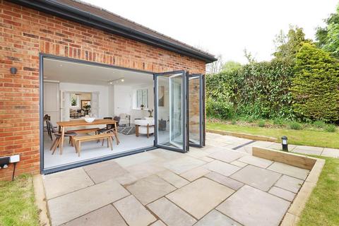 3 bedroom bungalow for sale, KENNEL CLOSE, FETCHAM KT22