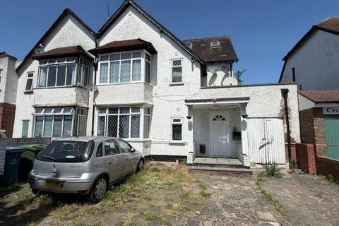 3 bedroom flat to rent, Whitchurch Lane, Edgware, HA8